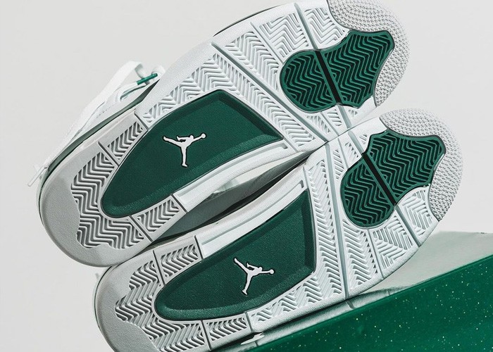 Air Jordan 4 Retro